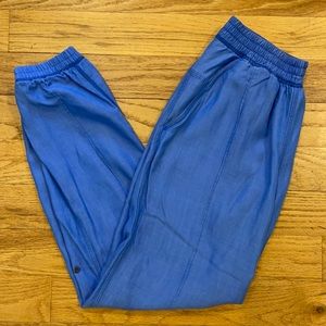 Ladies Lululemon Jogger Sz 6